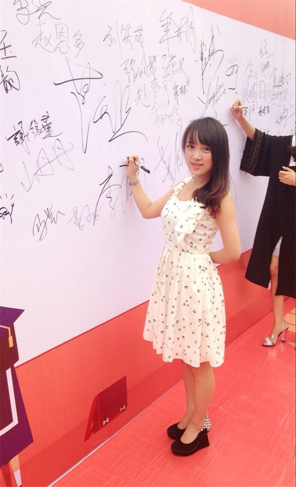 美女面对面第八期: 暴力萝莉铿锵登场